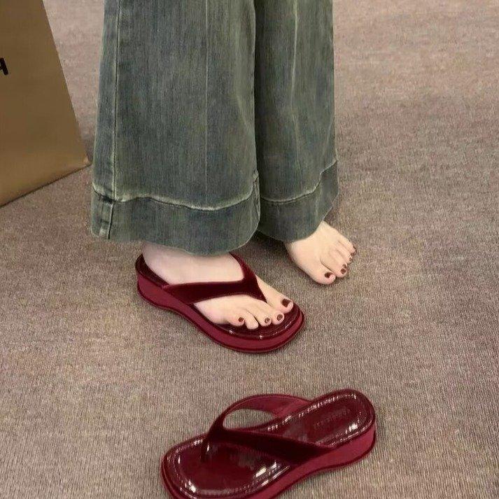 Шлепанцы на толстой подошве женская обувь 2024 новая летняя мода высокие французские маленькие сандалии сандалии