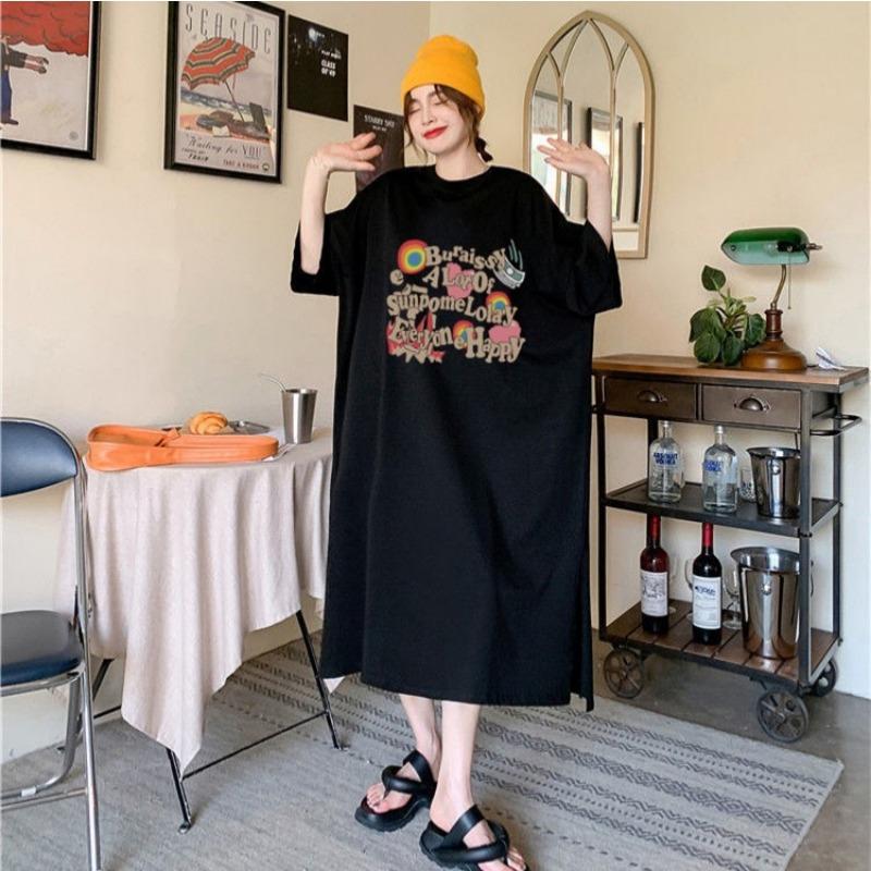 Женское повседневное платье-футболка с короткими рукавами и буквенным принтом, свободного размера, средней длины, с разрезом выше колена