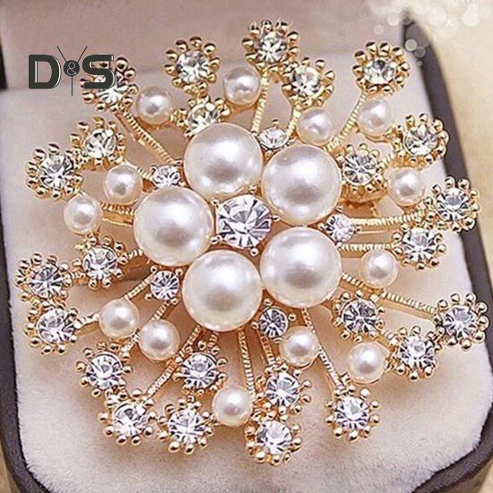 Women Brooch Snowflake Shape Rhinestone Faux Pearl Decor Anti-slip Wear-resistant Suit Coat Collar Hat Scarf Decoration Clothes Pin Prom Party