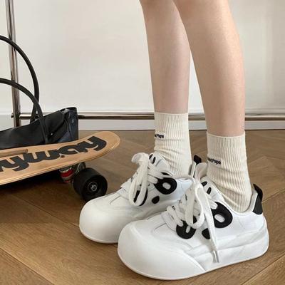 Панда маленькие белые туфли кеды женские 2025 осень новый большая голова универсальные повседневные толстая подошва увеличивающие рост студенческие кеды