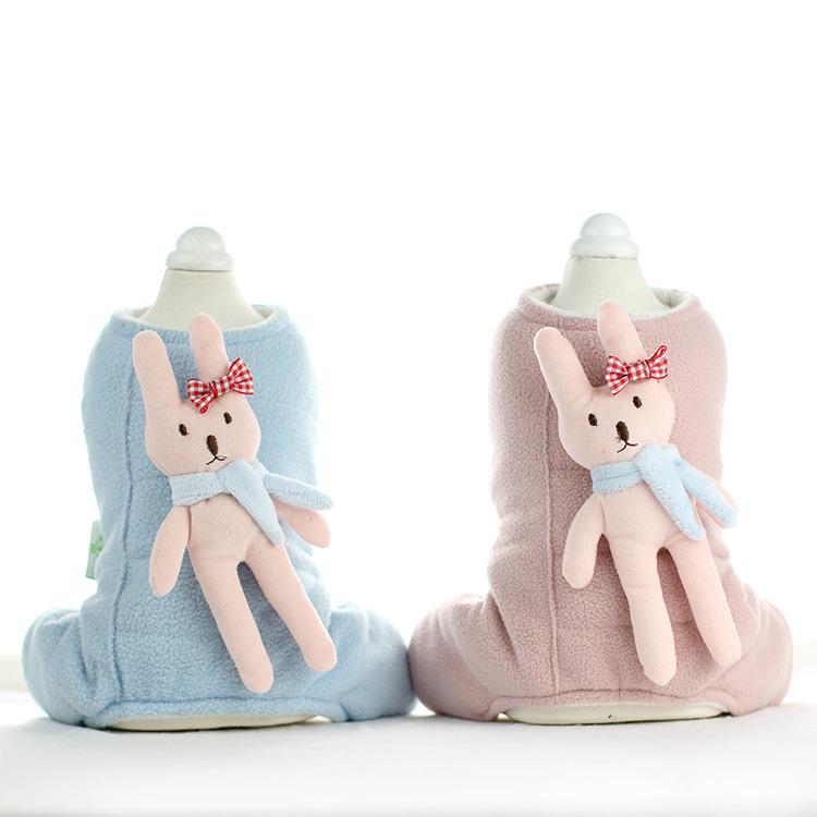 T предлагает широкий ассортимент мягкой и плотной осенней и зимней одежды для собак мелких и средних размеров.