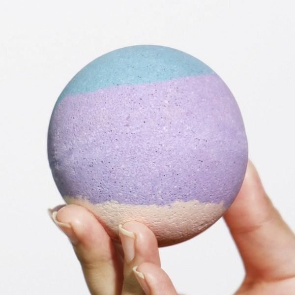 Corecos Bubble & Pop Vanilla Cream Бомбочки для ванны со вкусом ванили, 220г, 2 штуки