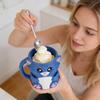 Держатель для стаканчика с мороженым Yousheng Blue Cat для пинт объемом 16 унций, контейнер-охладитель для мороженого со встроенным ящиком для закусок и matching ложкой, удобная ручка, газировка
