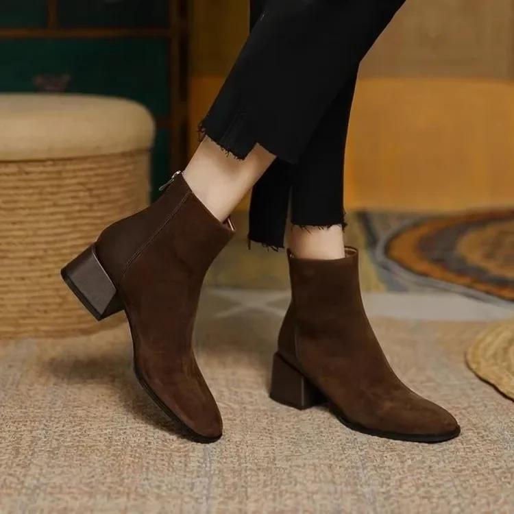 Fashion 2024 Winter Women New Fashion Boots Retro Suede Lightweight Shoes Thick Heeled Boots with Back Zip Casual Comfort Female Shoes