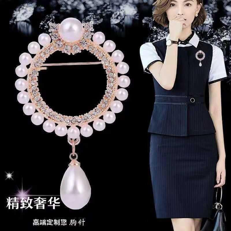 Brooch High-End Sense Niche High-End Women'S Silk Scarf Buckle Alloy Corsage Small Fragrant Wind Pearl Rhinestone High-End