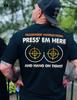 Инструкция для пассажиров Нажмите сюда и держитесь крепко Футболка Смешная футболка