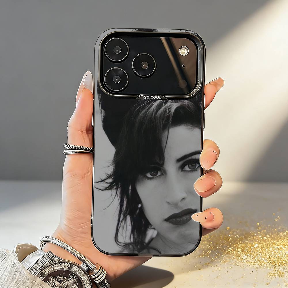 Чехол для телефона от легендарной певицы Эми Уайнхаус Для iPhone17 16 15 14 13 12 Pro Max Серый Черный Матовый Лазерный Металлик Аврора Funda