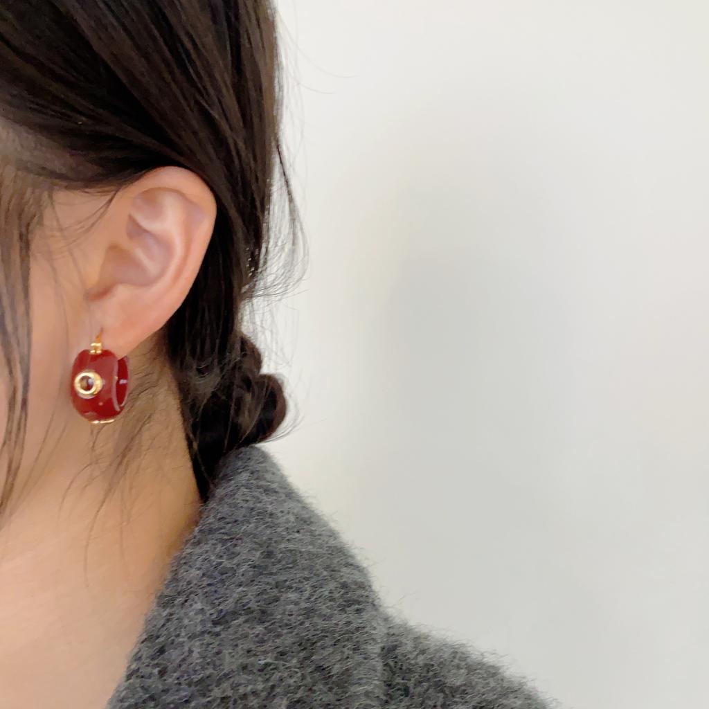 Блогер в стиле ретро с тем же стилем, модные серьги из смолы и металла, серьги, трендовая французская элегантность