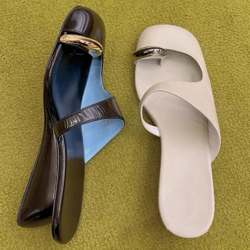 Тапочки с металлическим носком и танкеткой для девочек Baotou Slippers женские новые повседневные тапочки Sandalias De Mujer Verano 2024 Zapatos