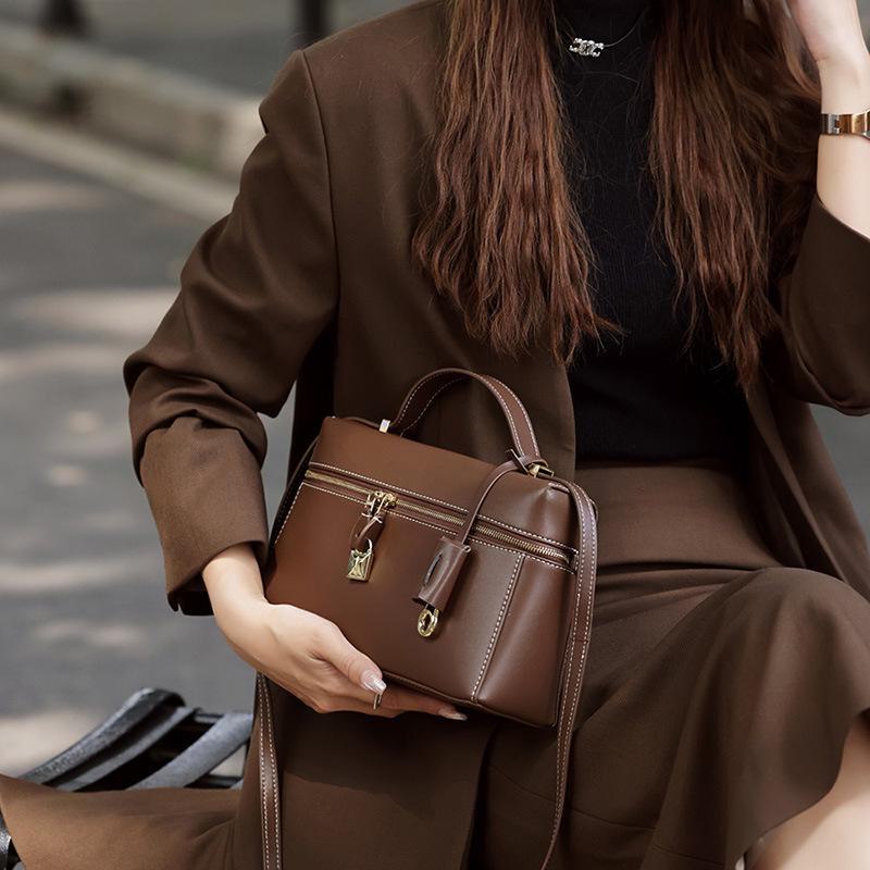 Сумка через плечо из коровьей кожи 2024 года: Элегантная осенне-зимняя мода для женщин