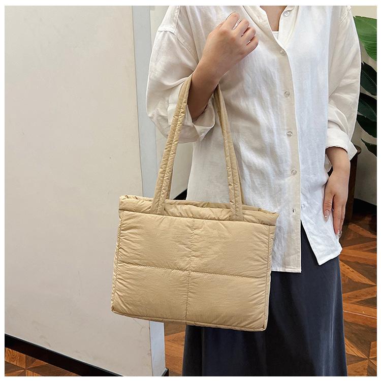 Корейская мода! Новая универсальная сумка через плечо с ромбовидным квадратным плетением, выполненная из хлопкового пуха, невероятно привлекательна.