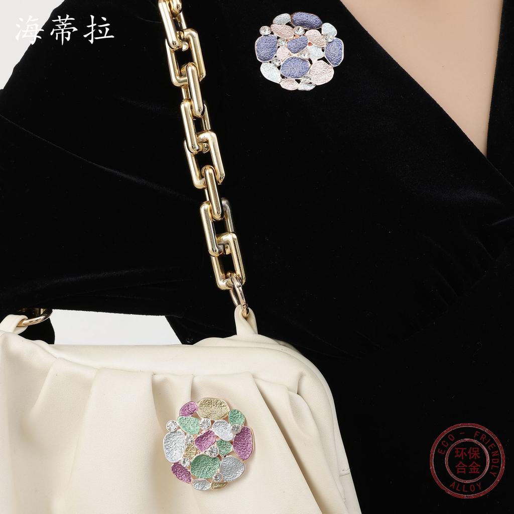 Новая геометрическая ажурная брошь-магнит в виде лепестка, банкетная женская брошь-магнит с универсальным дизайном, подчеркивающая высокий класс