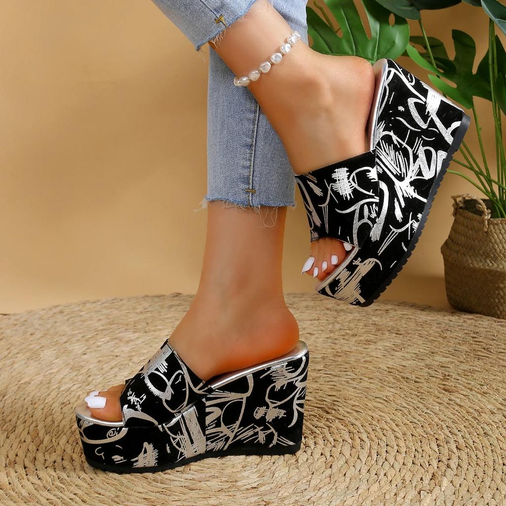 2024 Горячая Распродажа Новые Летние Женские Шлепанцы На Танкетке Платформы Шлепанцы Для Отдыха Пляж 2024 Сандалии Женские Шлепанцы Домашняя Обувь