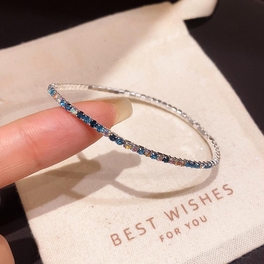 Элегантный эластичный браслет со стразами и кристаллами для женщин - Легкая роскошь, Персонализированный, Для ношения в несколько рядов, Высококачественное ручное украшение