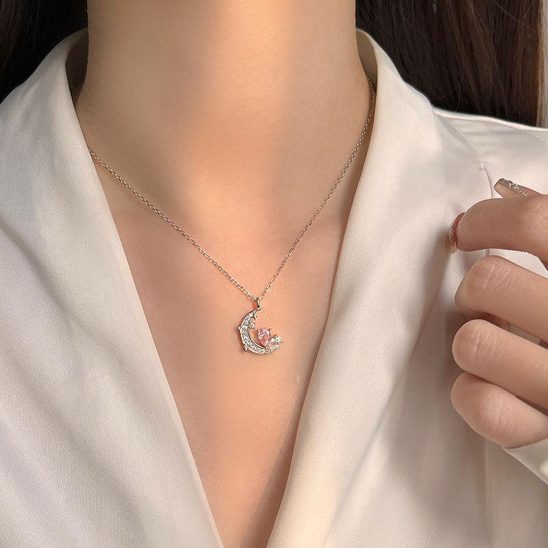 Ожерелье Fantasy Heart Moon для женщин Light Luxury Niche Love Pink Diamond Star Moon Collarbone Chain Design