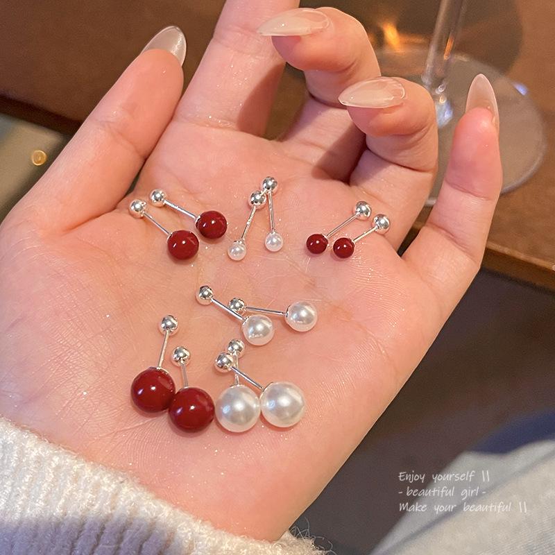 Женские серьги-пусеты из серебра 925 пробы с киноварью и жемчугом - Универсальный красный дизайн премиум-класса