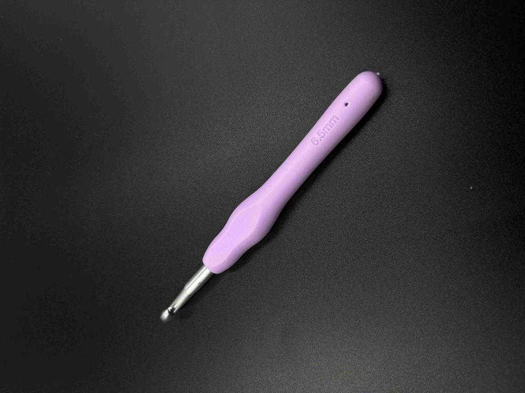 Hand-Knitted Rainbow Soft Handle Aluminum Crochet Hook Set with Yarn Needle