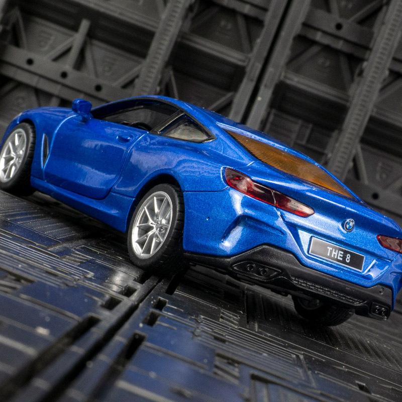 1:35 BMW M8 M850i Coupe Литая игрушечная модель автомобиля из сплава Звук и свет Оттяжной механизм Детская игрушка Коллекционные предметы Подарок на день рождения
