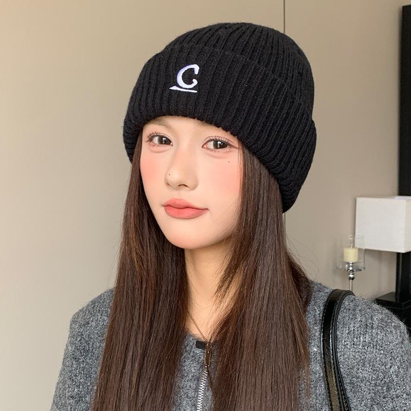 Вязаная шапка с вышивкой букв для женщин на осень и зиму, большой окружности головы, шерстяная шапка, утолщенная, теплая, с защитой ушей, пуловер, холодная шапка