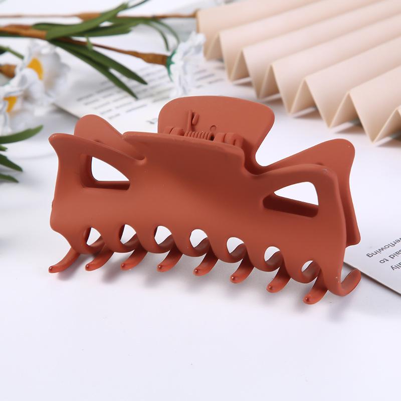 Korean-Style Geometric Hair Clips: Large Size, Versatile Hollow Ponytail & Grab Clips for Women