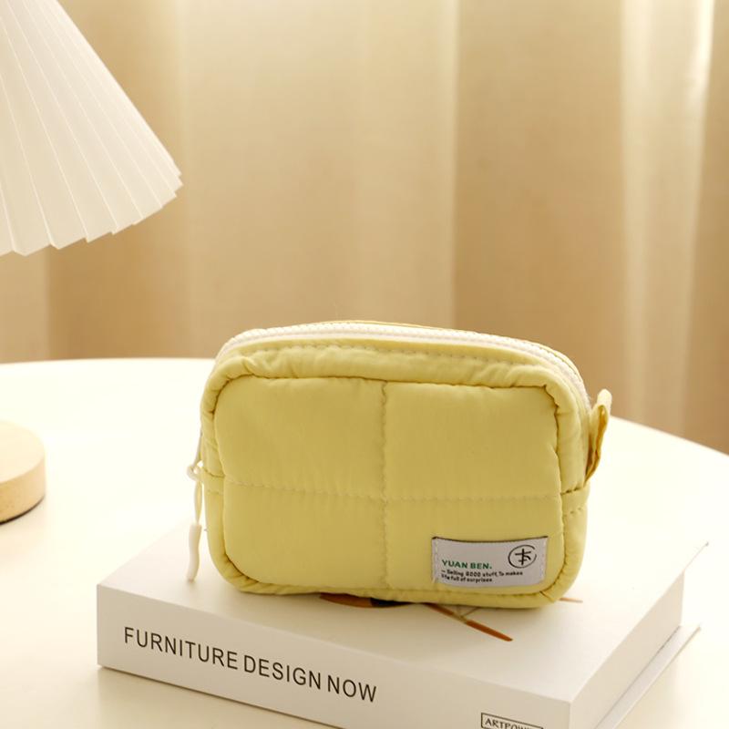 New Design Quilt Quilted Nylon Fluffy Shockproof Cosmetic Bag Cosmetic Storage Female Portable Makeup Bag Travel Vanity Wash Bag
