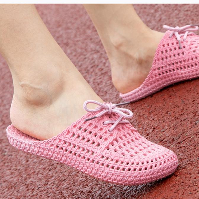 Закажите на размер больше женские модные тапочки с выемками водонепроницаемые пляжные тапочки удобные плоские тапочки