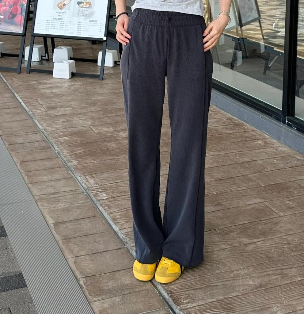 Женские брюки клеш для йоги с высокой эластичностью и эффектом подтяжки бедер - быстросохнущие и повседневные