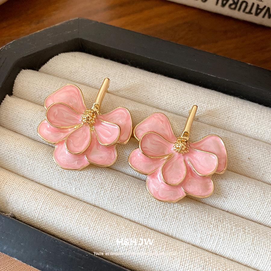 Ginkgo biloba flower fashion simple earrings retro fresh and sweet temperament stud earrings light luxury high-end earrings