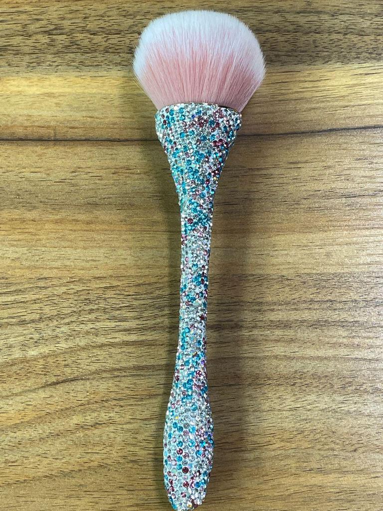 Кисть для макияжа XL с мягкой щетиной и бриллиантовыми вставками для хайлайтинга и нейл-арта