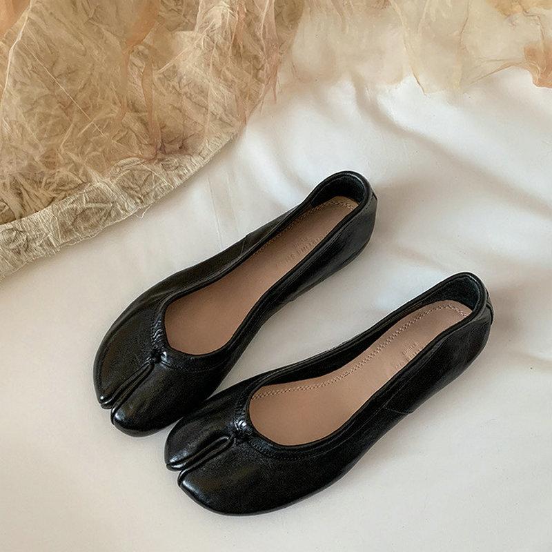 2025A Новый стиль кожаных туфель с разделением пальцев с эффектом стирки, женские неглубокие серебристые туфли на каблуке «свиное копытце» и балетки