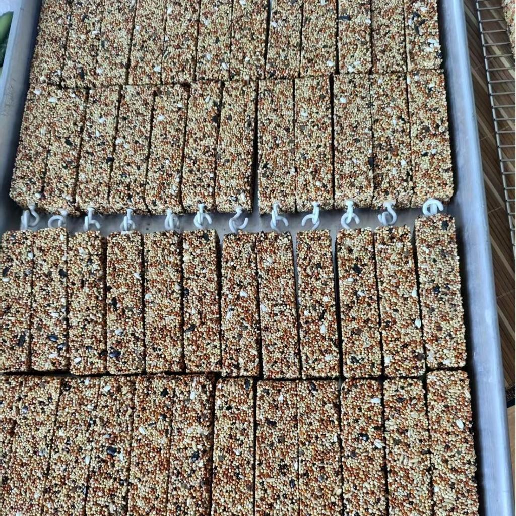 Peony Cockatiel Grindstone Snack: Parrot Training Reward & Beak Grinding Toy