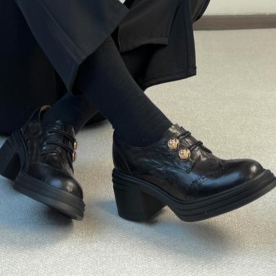 Версия из овчины~ Значок с глубоким вырезом, металлическая пряжка, женские туфли на одной педали, с круглым носком, на толстой подошве, водонепроницаемые, на высоком каблуке-столбике, из мелкой кожи