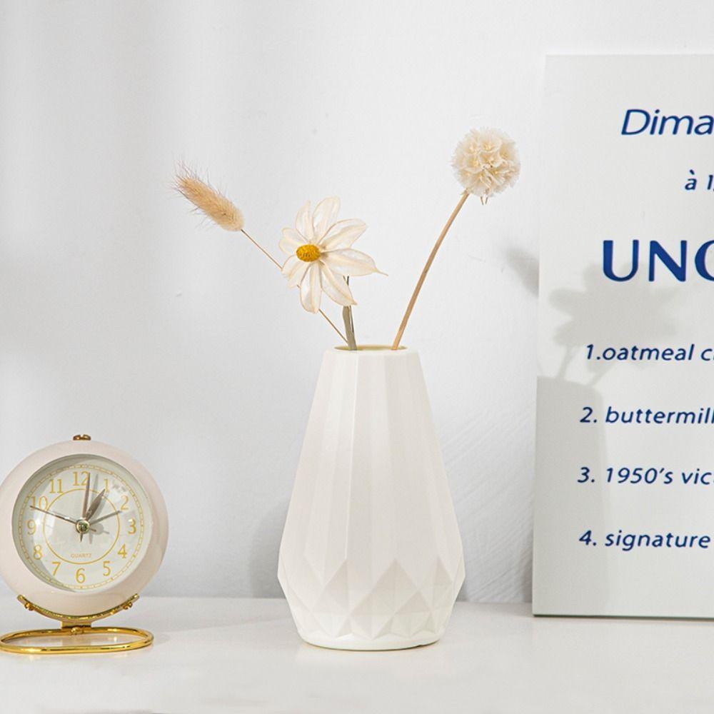 Durable Creative Shaped Flower Pot Nordic Style Vase Ornaments Modern Plastic Flower Vase  Desktop