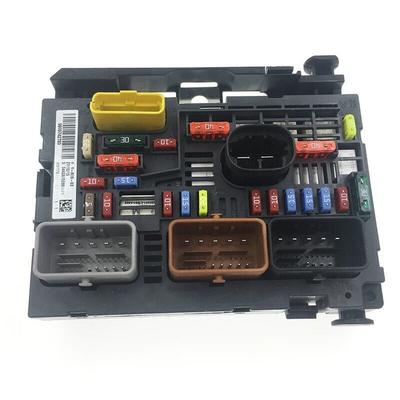 Блок предохранителей для Citroen Berlingo C4 C8 Peugeot Partner 308 807 Expert # 9807028880