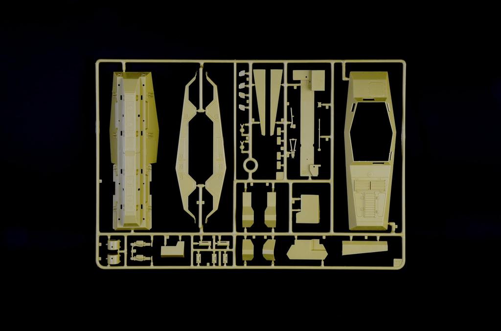 Italeri Пластиковая модель немецкой тяжелой бронетехники с короткоствольным орудием времен Второй мировой войны IT6756 1/35 8-колесная Sd.Kfz.234/3 7,5 см