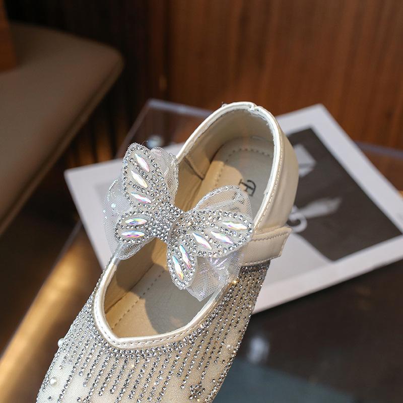 Маленькие кожаные туфли для девочек с мелким горлышком, новые детские туфли принцессы с кристаллами на весну и осень, универсальные туфли для выступлений.