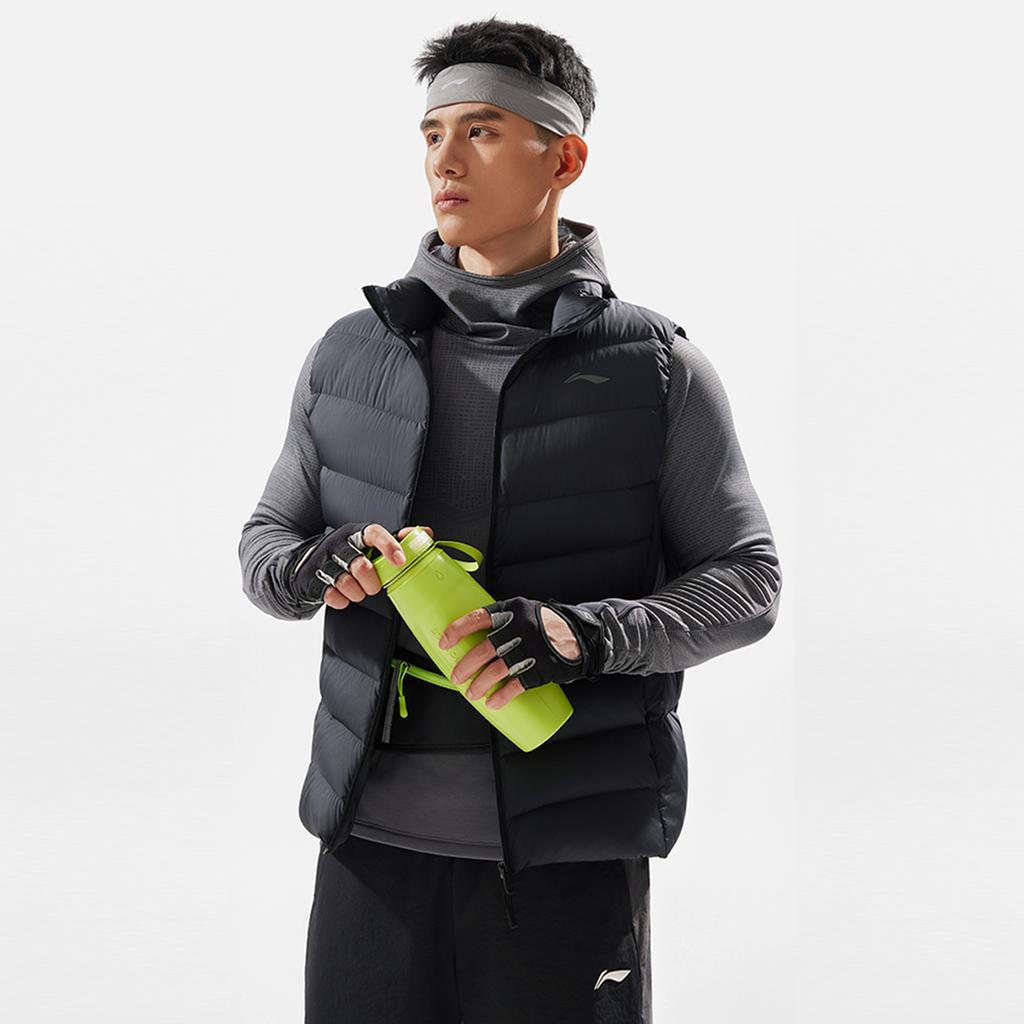 Li-Ning Удобный повседневный универсальный морозостойкий однотонный жилет с воротником-стойкой на молнии простой зимний мужской жилет черный AMRU017-1
