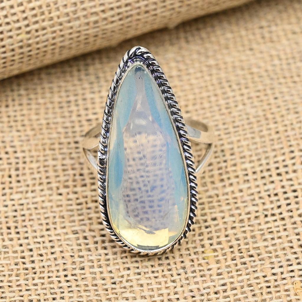 Замечательное ювелирное кольцо ручной работы из стерлингового серебра 925 пробы с молочным опалом и драгоценным камнем