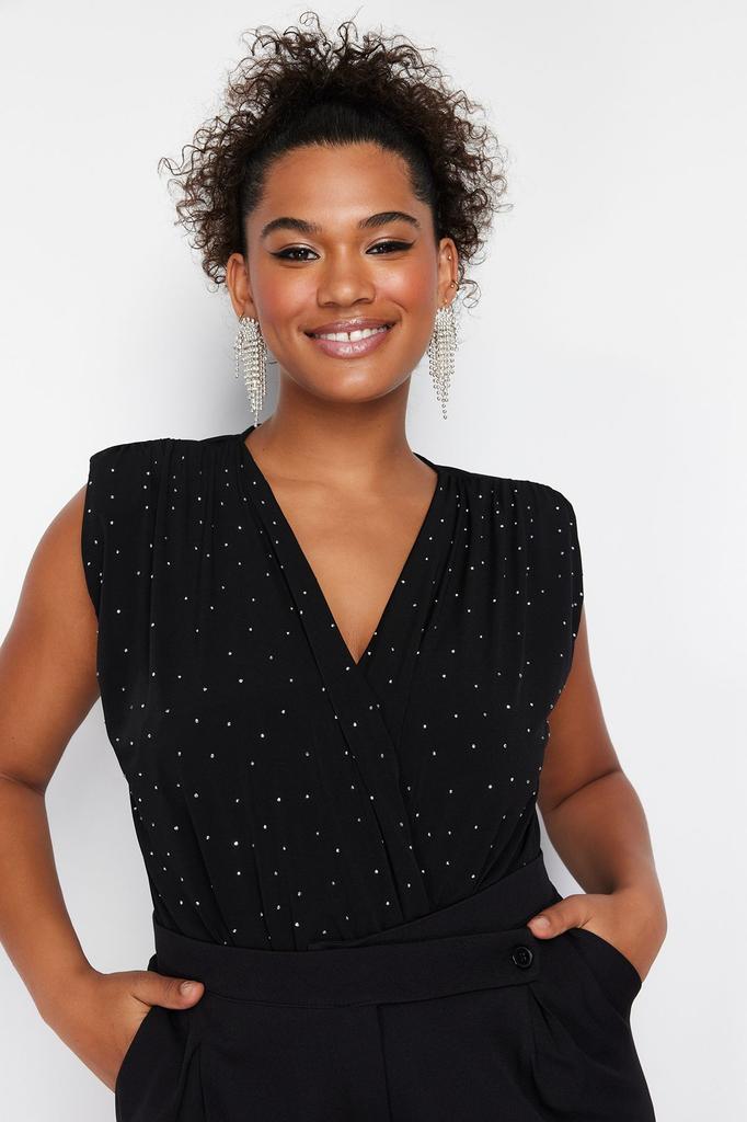 Женское трикотажное боди больших размеров с отделкой черными камнями