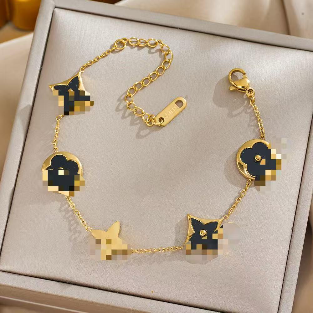 Браслет из титана с покрытием из 18-каратного золота 'Четырехлистный клевер' - Универсальный, не выцветающий, модный аксессуар класса люкс с перламутровыми акцентами