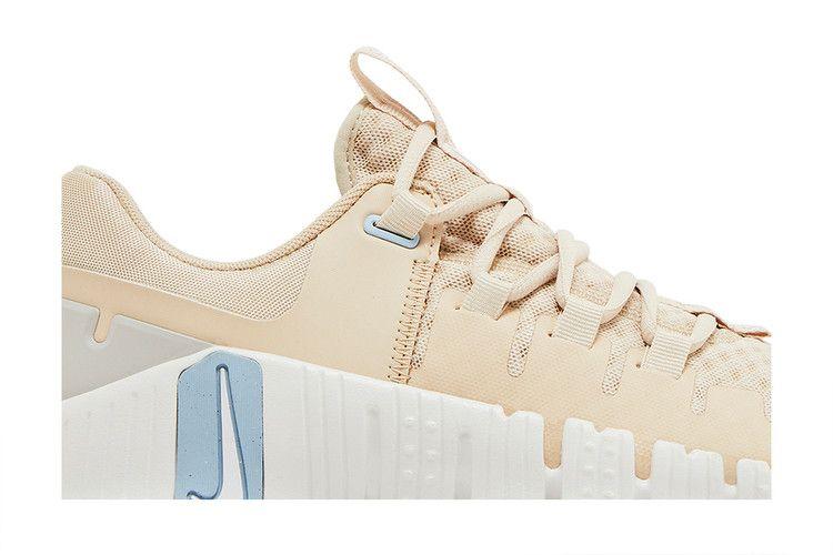 Женские кроссовки Nike Free Metcon 5 Sanddrift Light Iron Ore (Женский) Песчаный занос/Фантом/Легкая железная руда/Белый