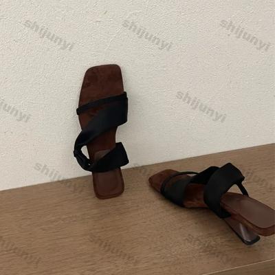 Женские сандалии 2025 Лето Новые Уличные Легкие Шлепанцы Роскошные Удобные Сексуальные Элегантные Туфли на Среднем Каблуке