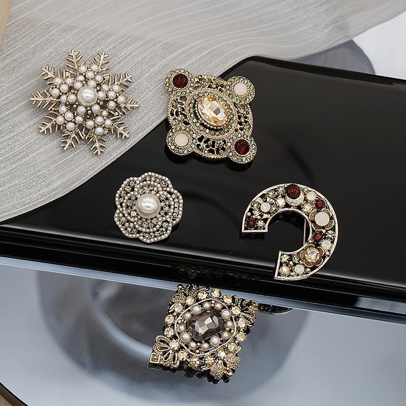 British Vintage Baroque Court Brooch Medieval Men'S And Women'S Suit Micro Diamond Pearl Flower Brooch Coat Accessories