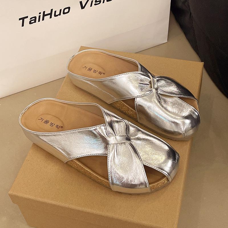 Нишевая женская обувь 2025 года летние прохладные тапочки для улицы ретро кожаная обувь сезонная обувь шлепанцы