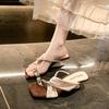 Модные горячо продаваемые модные босоножки на высоком каблуке с открытым носком для женщин 2025 лето дизайн со стразами квадратный носок шлепанцы пляжные крутые туфли