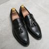 Офисная обувь класса люкс для мужчин, модные мягкие мокасины, мужские лоферы, высококачественные кожаные туфли с кисточками, мужские туфли на плоской подошве для вождения