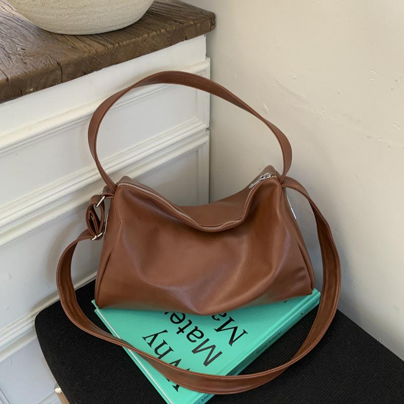 Ретро сумка женская большой вместимости 2025 новая осенне-зимняя универсальная на плечо сумка-мессенджер популярная в этом году сумка-подушка для поездок