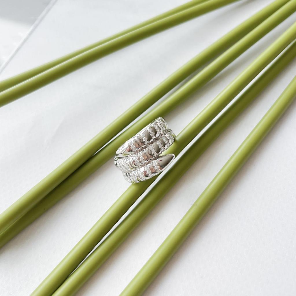 Серебряное кольцо с фианитами, вес изделия 9,99 гр (2151265)