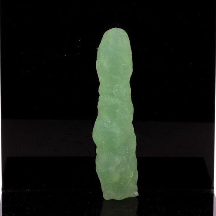 Pierres et Minéraux. Prehnite. 177.0 ct. Diamonkara, Kayes, Mali.