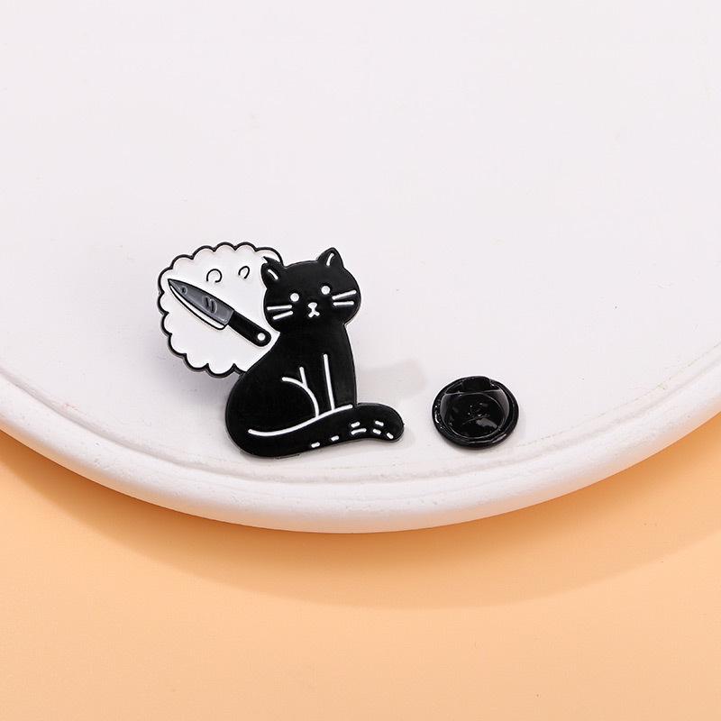 Adorable Black Cat Cartoon Brooch: Simple Animal-Shaped Accessory
